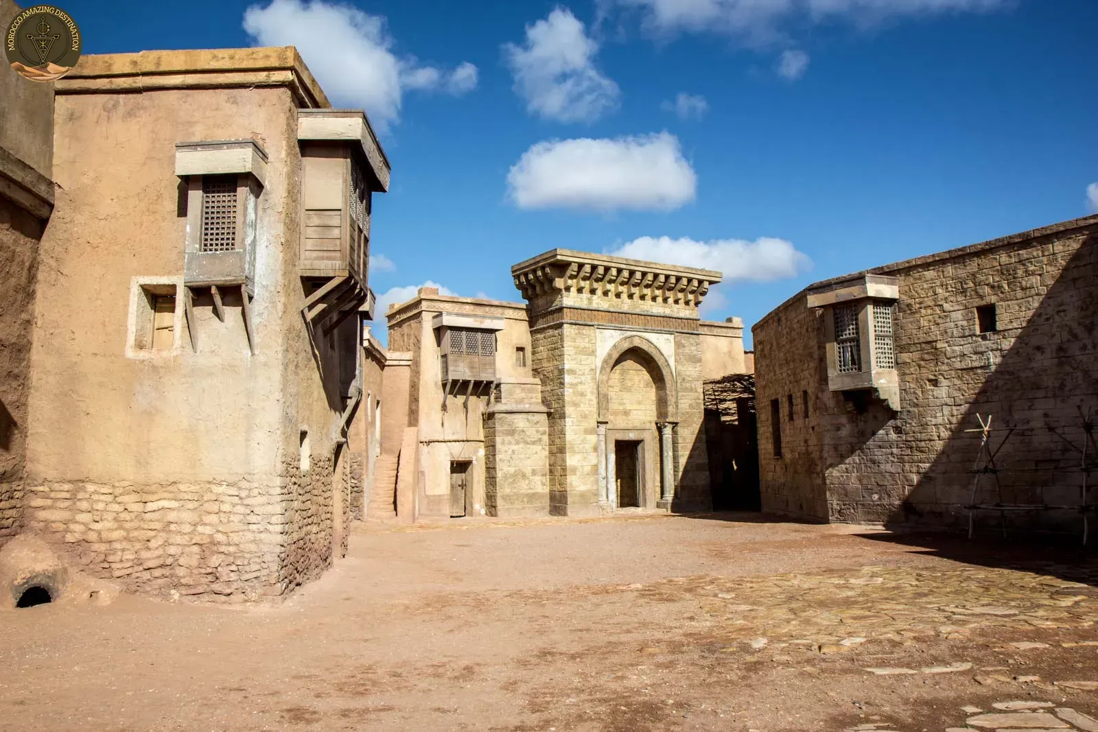 Set cinematografico medievale agli Atlas Studios vicino a Ouarzazate