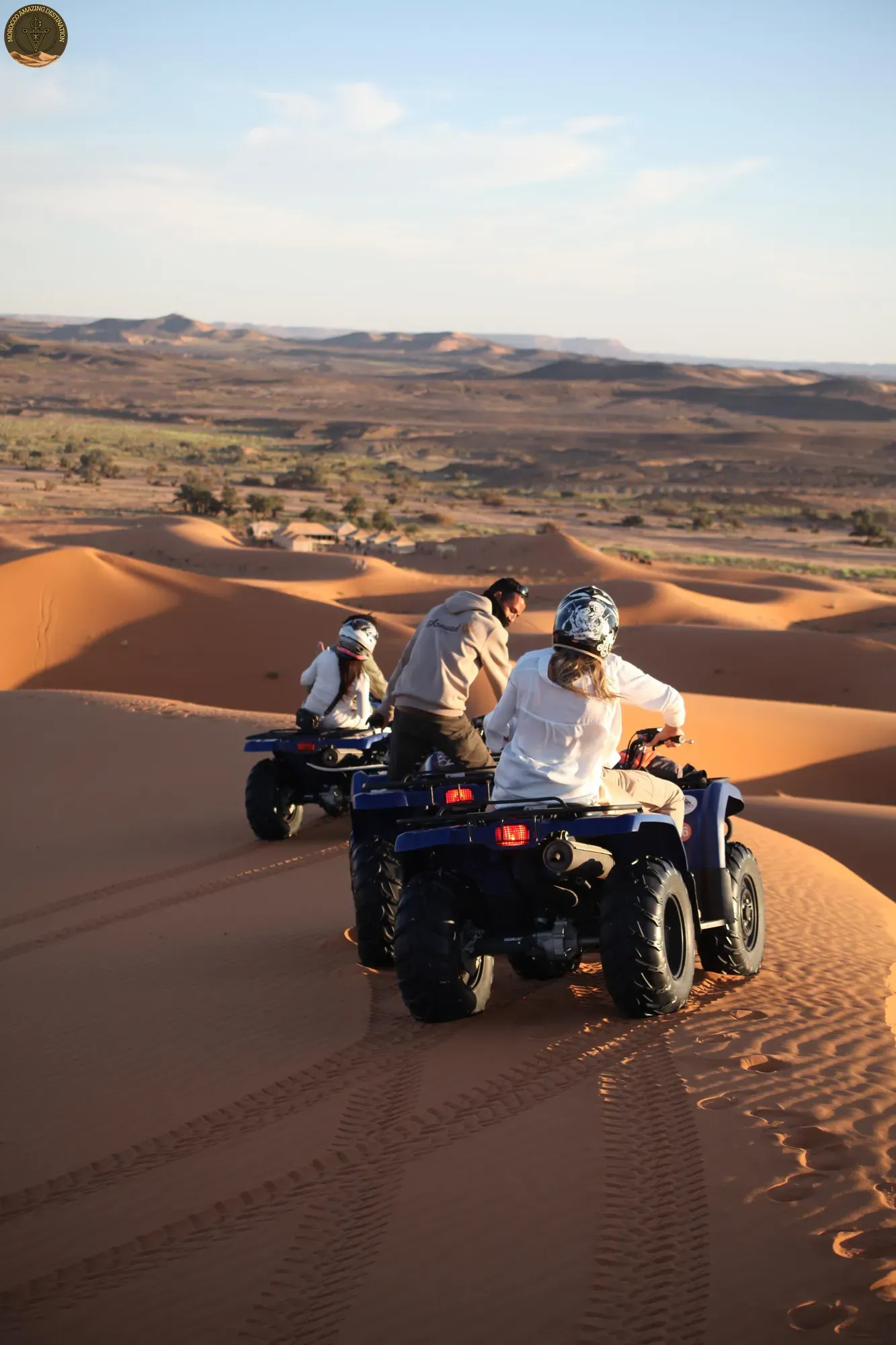 Quad sulle dune dorate del Sahara