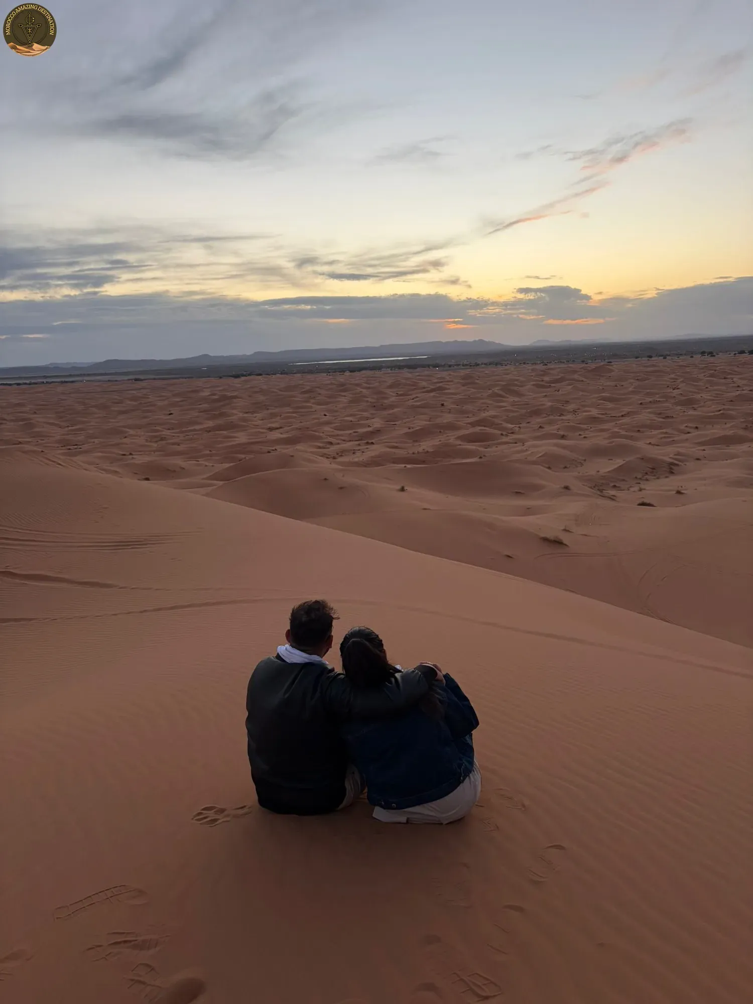 Dune di Erg Chebbi vicino a Merzouga all'ora d'oro